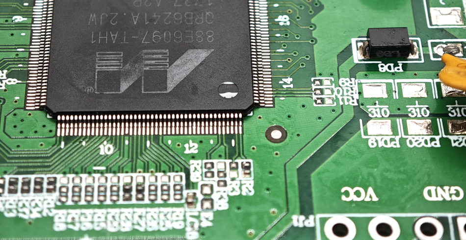 Metódy potlačenia EMI (elektromagnetického rušenia) pre návrh PCB