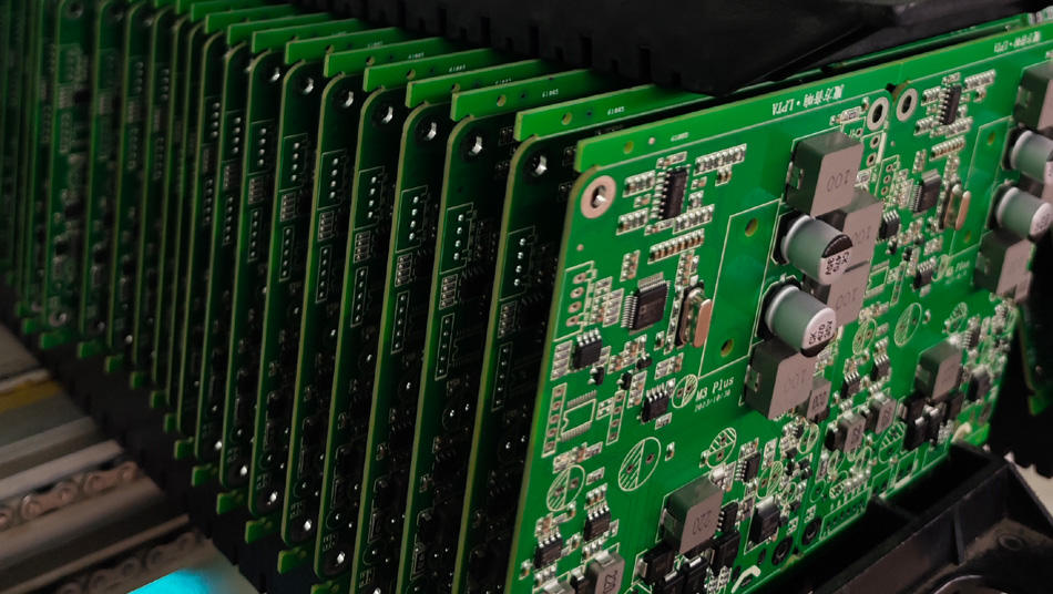 Dešifrovanie celoprocesného systému monitorovania kvality tovární PCBA