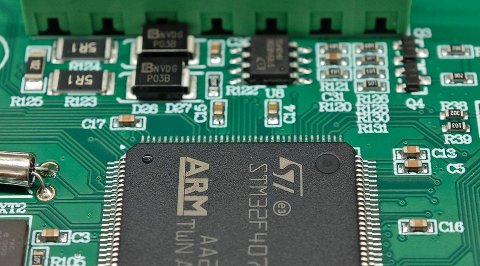 Vysoko presné spracovanie RCU PCBA: Ktoré technologické inovácie zmenili priemyselné štandardy?